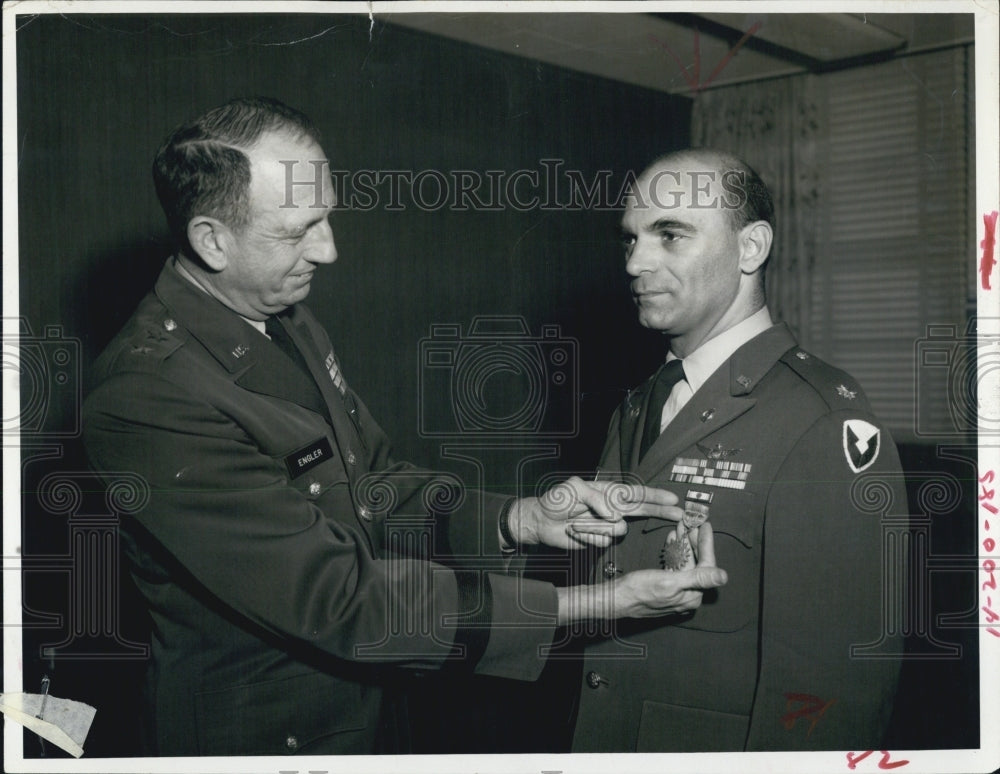 Press Photo Major William J. Tedesca, US Military - Historic Images