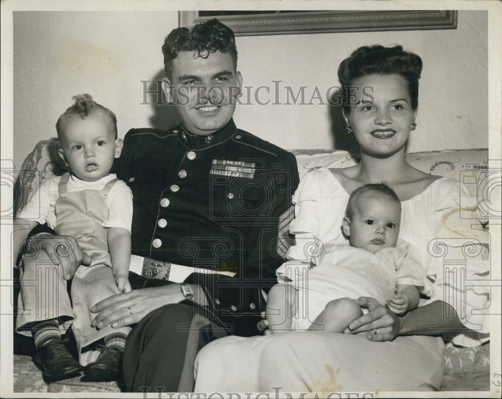 1948 Press Photo M Sgt and Mrs King L. Williams Jr  and family - Historic Images