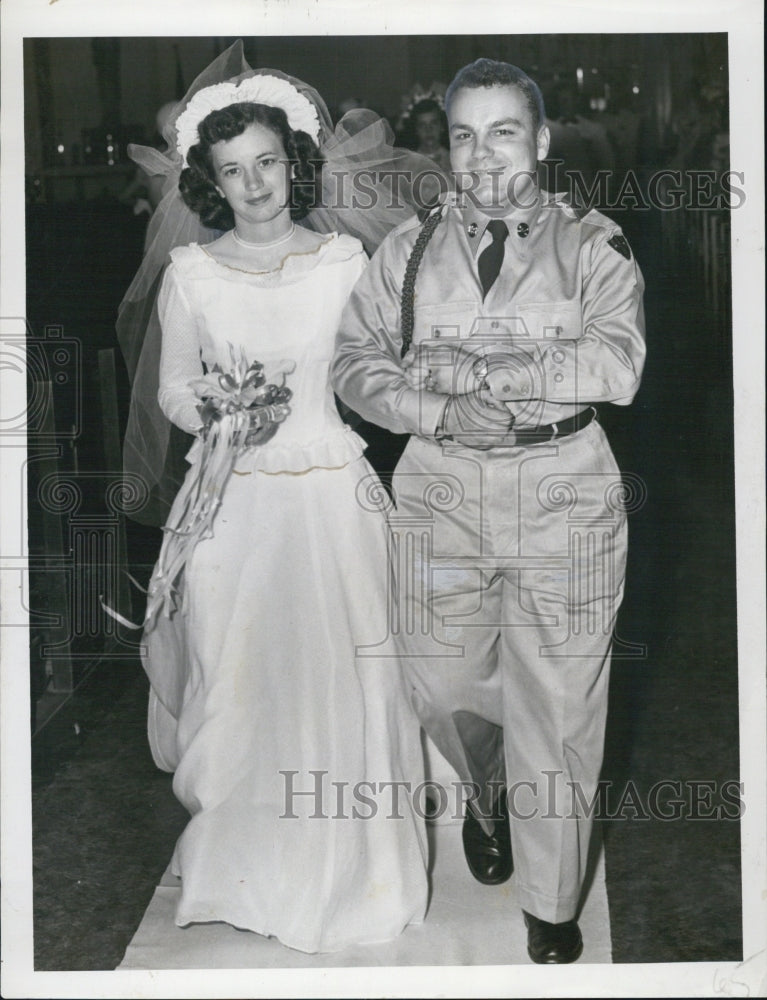 1953 Press Photo Former Betty O&#39;Shield and F.H. Hoyt married ceremony - Historic Images