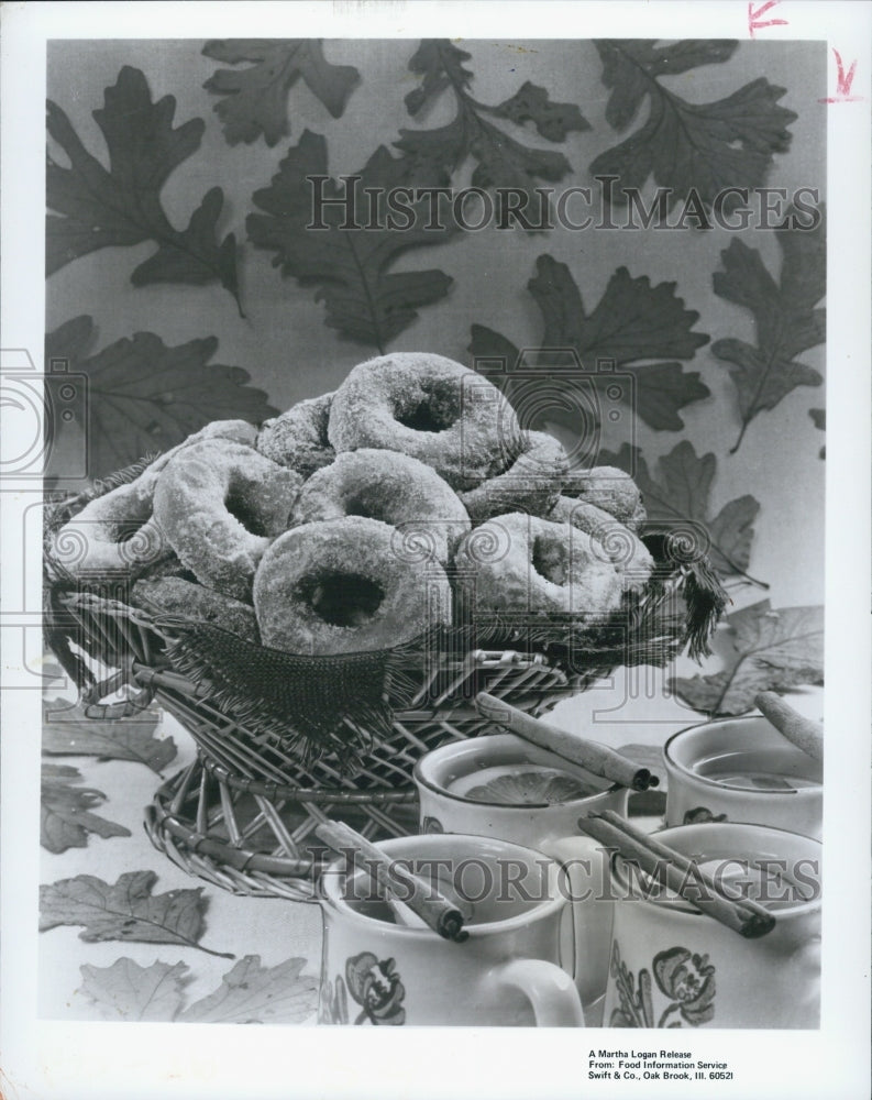 1997 Press Photo Doughnuts With Hot Apple Cider - Historic Images