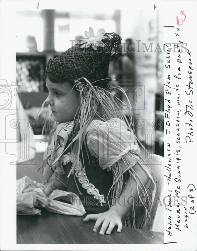 1986 Press Photo JD Floyd Elementary School Halloween Party Maura McGunnigle - Historic Images