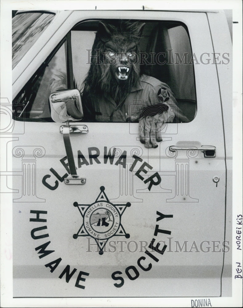 1986 Press Photo Humame Society Officer Ben A Noreikis - RSJ03931 - Historic Images