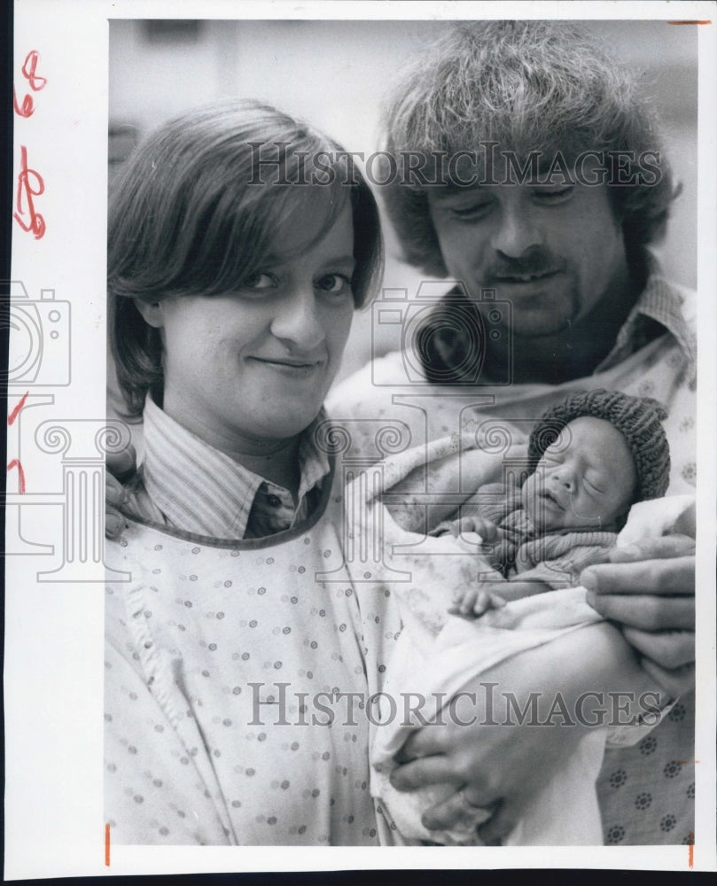 1981 Press Photo Jan &amp; Debra Jasenski and early baby Joshya - Historic Images