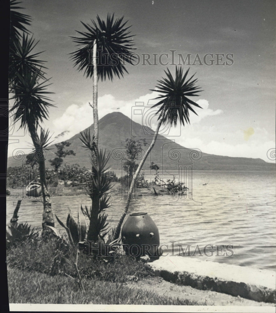 1948 Press Photo A scene from Atitlan, Guatemala - RSJ04415 - Historic Images