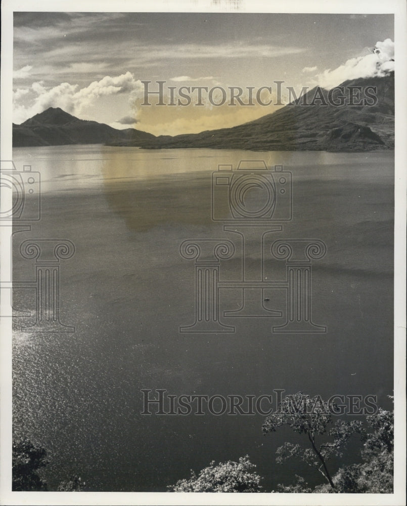 Press Photo Lake Atitlan, Guatemala - Historic Images