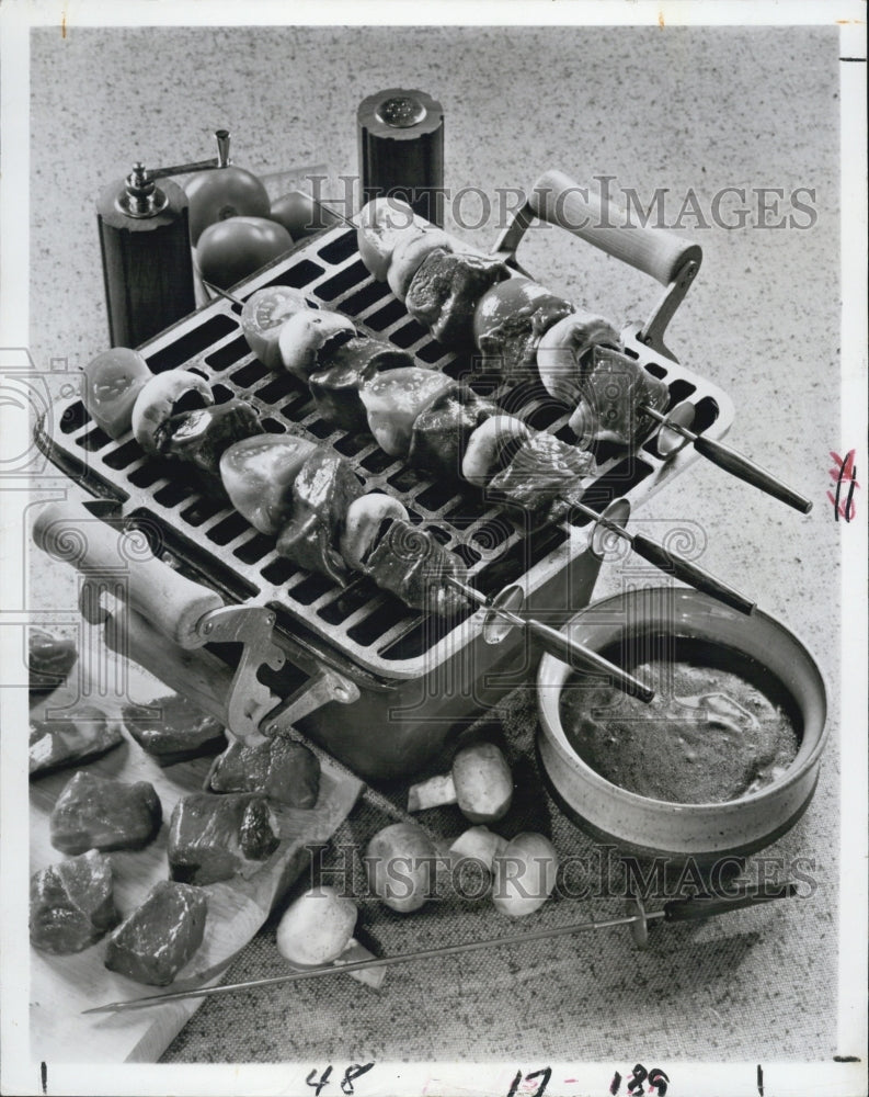 1971 Press Photo Kabobs in Sweet and Sour Sauce Meal on a Stick - Historic Images