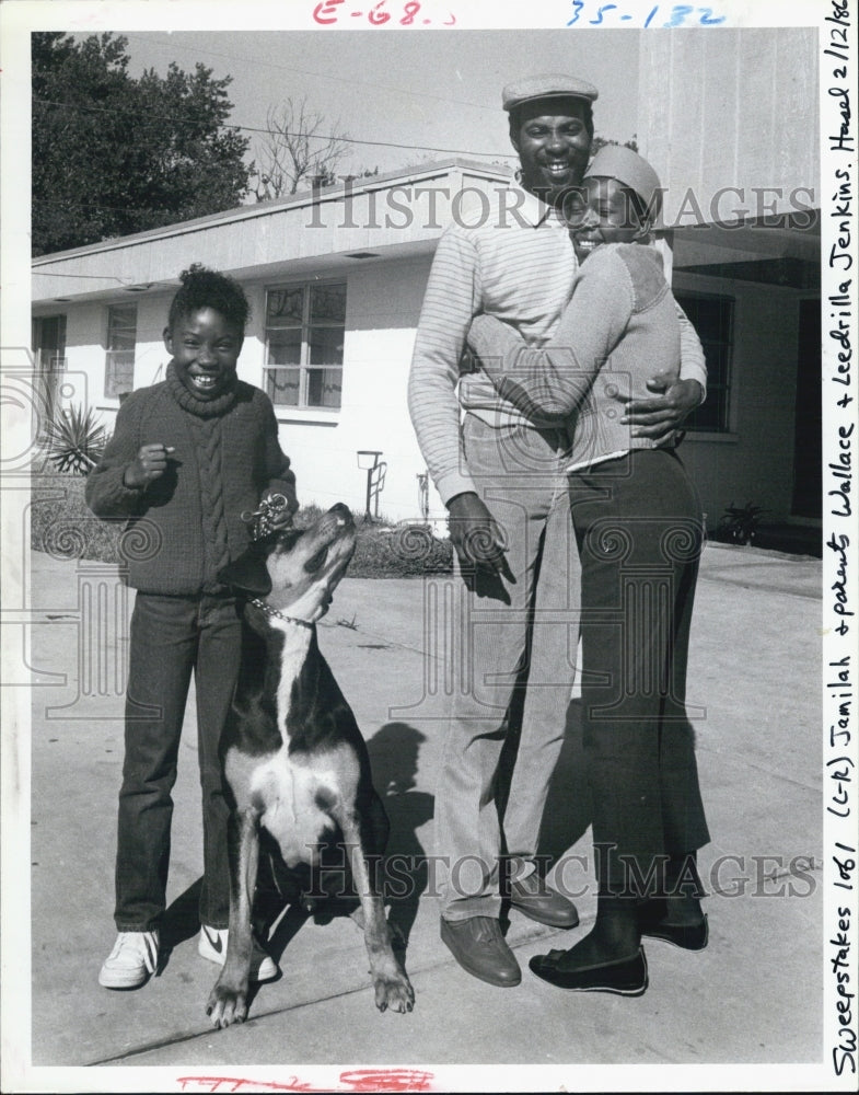 1986 Press Photo Jamiah Jenkins and her parents Wallace &amp; Leedrille - Historic Images