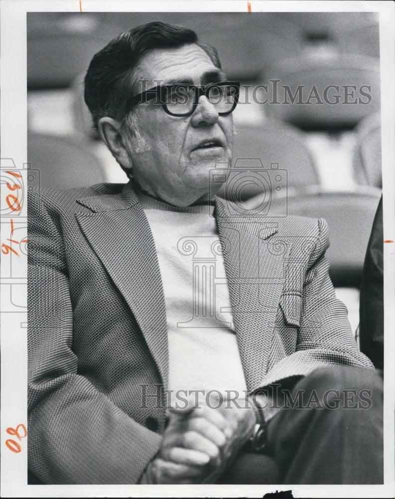 1976 Press Photo Roy King Retired Basketball Coach - RSJ05257 - Historic Images