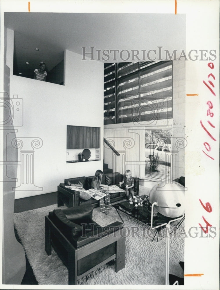 1972 Press Photo Dwight Homes living room. - Historic Images