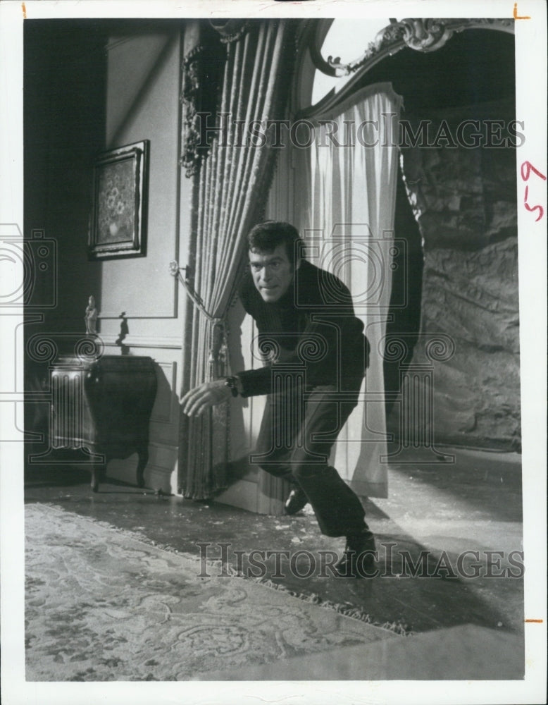 1971 Press Photo Chris George in the TV movie &quot;Escape&quot; - RSJ05465 - Historic Images