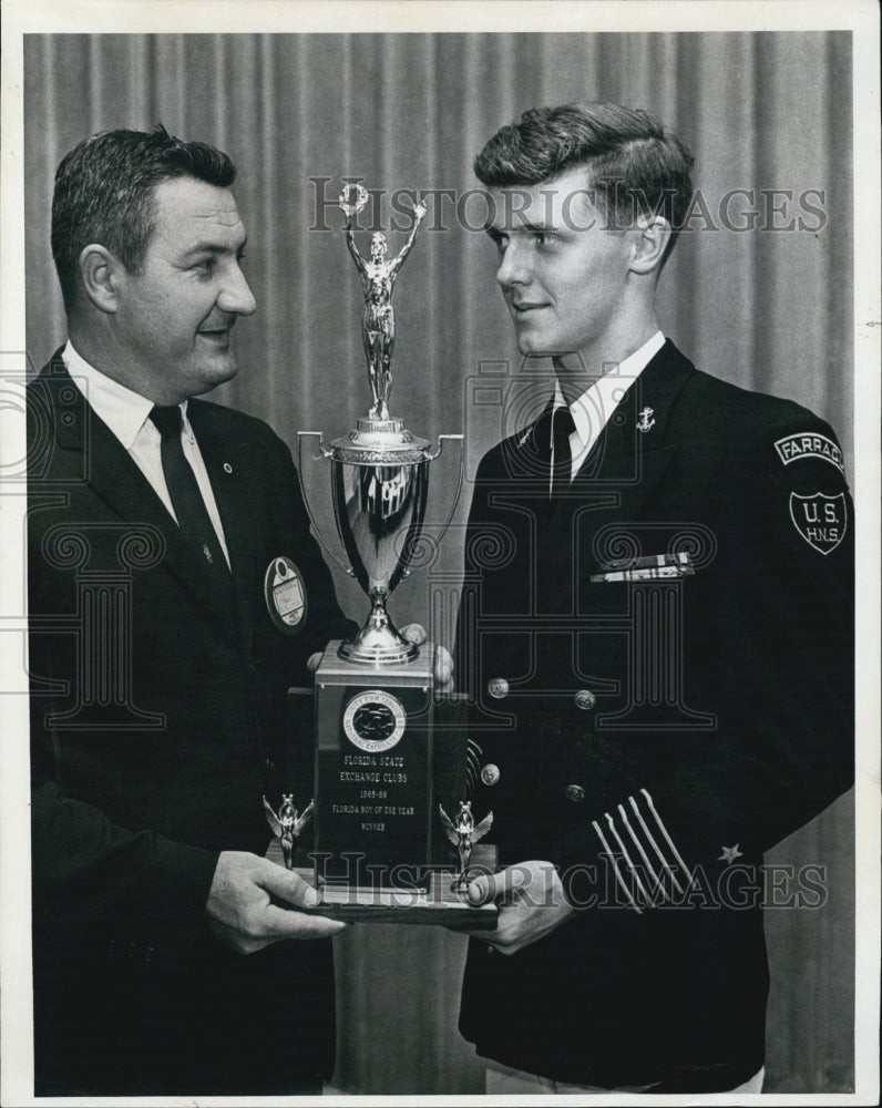 1966 (L-R)Robert Valentine & Leigh Thaeler-Historic Images
