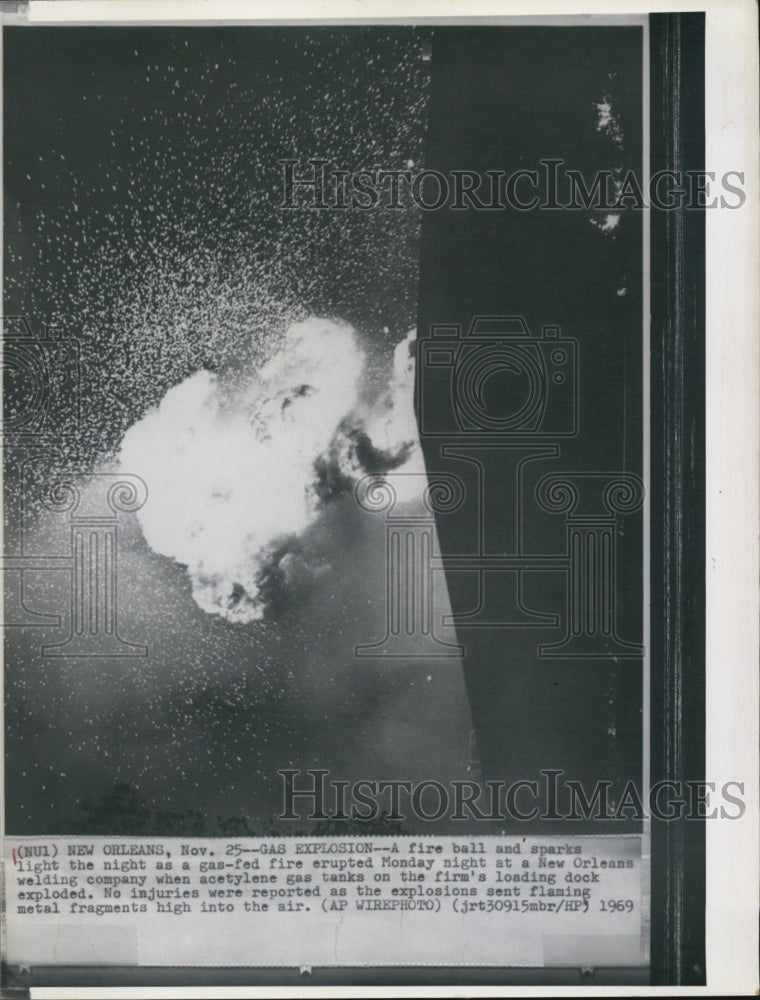 1969 Press Photo Gas explosions from tanks at welding shop - RSJ05987 - Historic Images