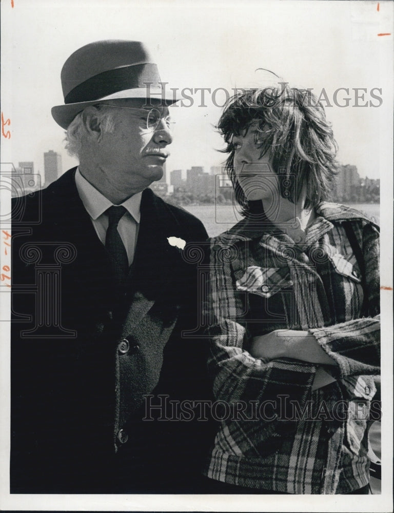 1975 Press Photo Martin Balsam and Mackenzie Phillips, &quot;Miles To go.&quot; - Historic Images