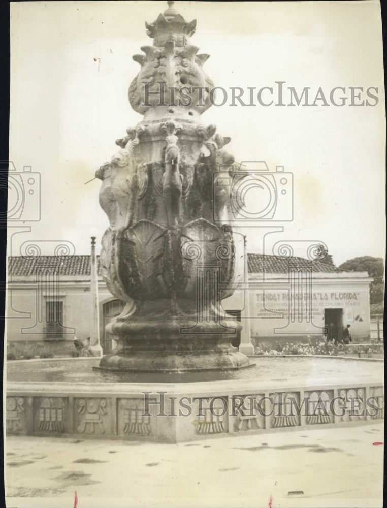 1946 Press Photo An old Colonial fountain - RSJ06539 - Historic Images