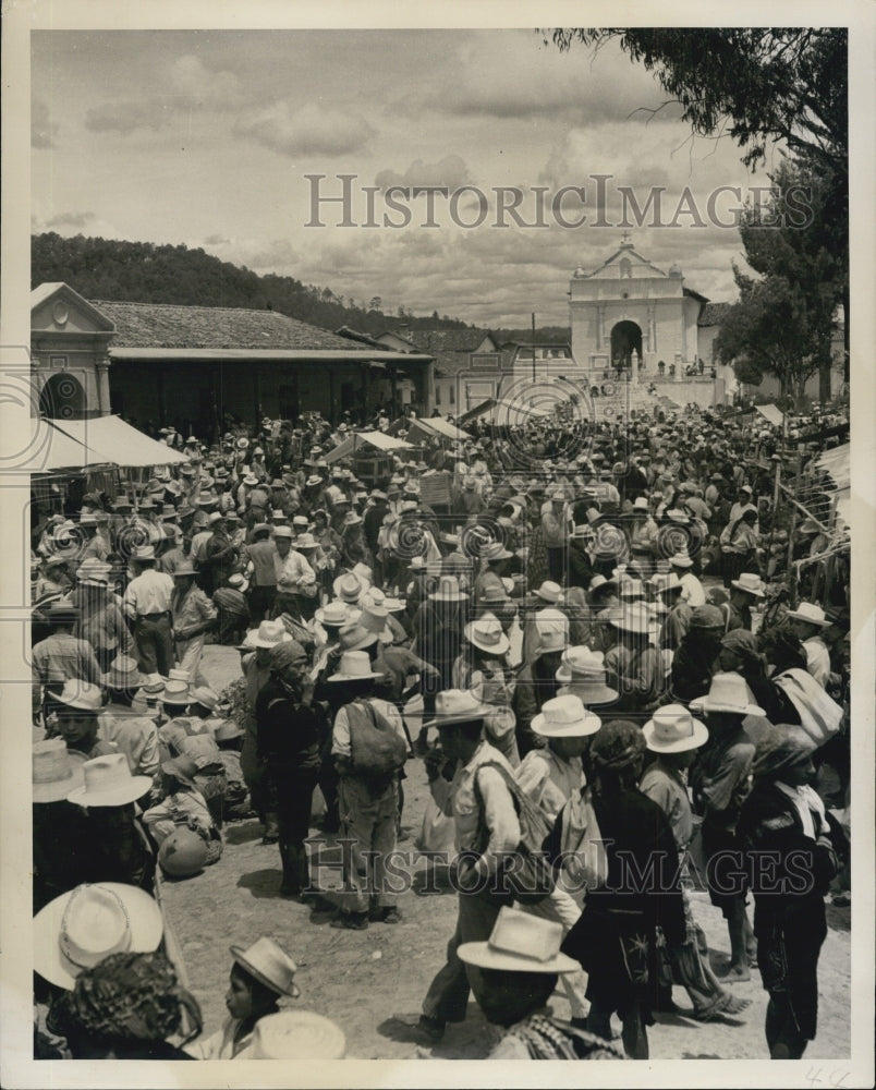 1952 Press Photo Chichicastenago one of the most picturesque indian markets - Historic Images