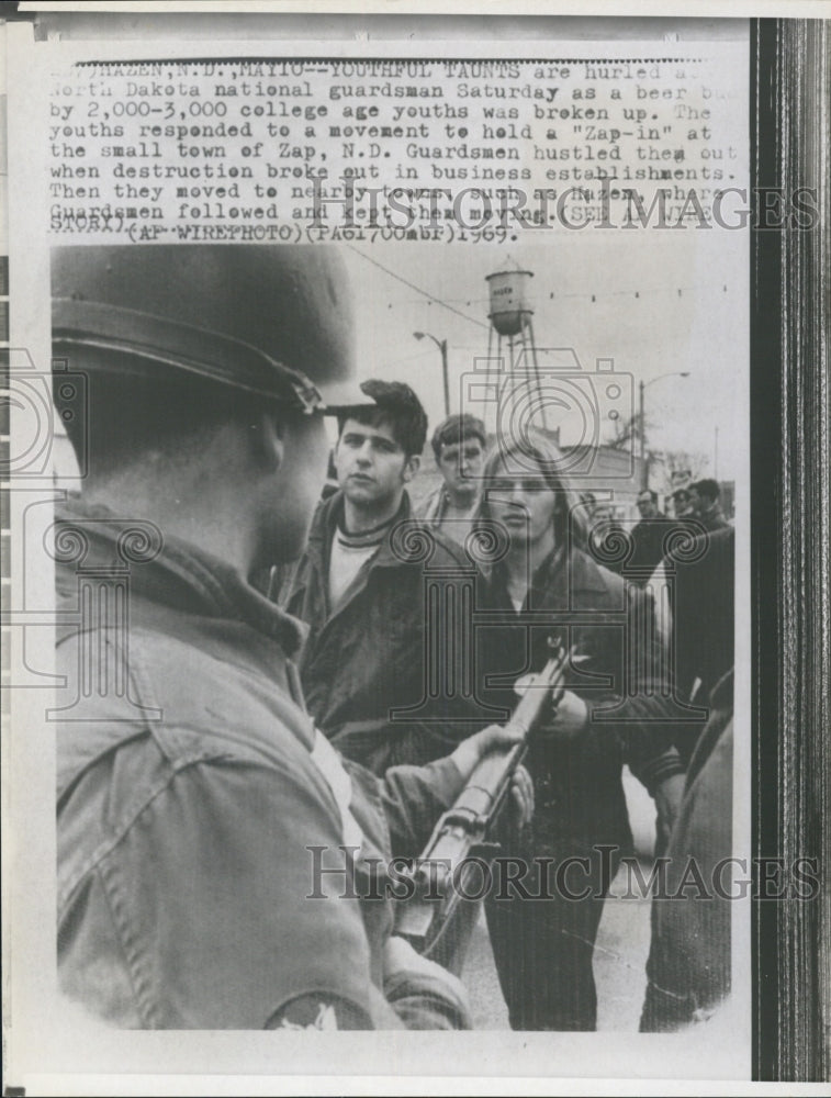 1969 Press Photo Dakota Guardsman top College youths. - Historic Images