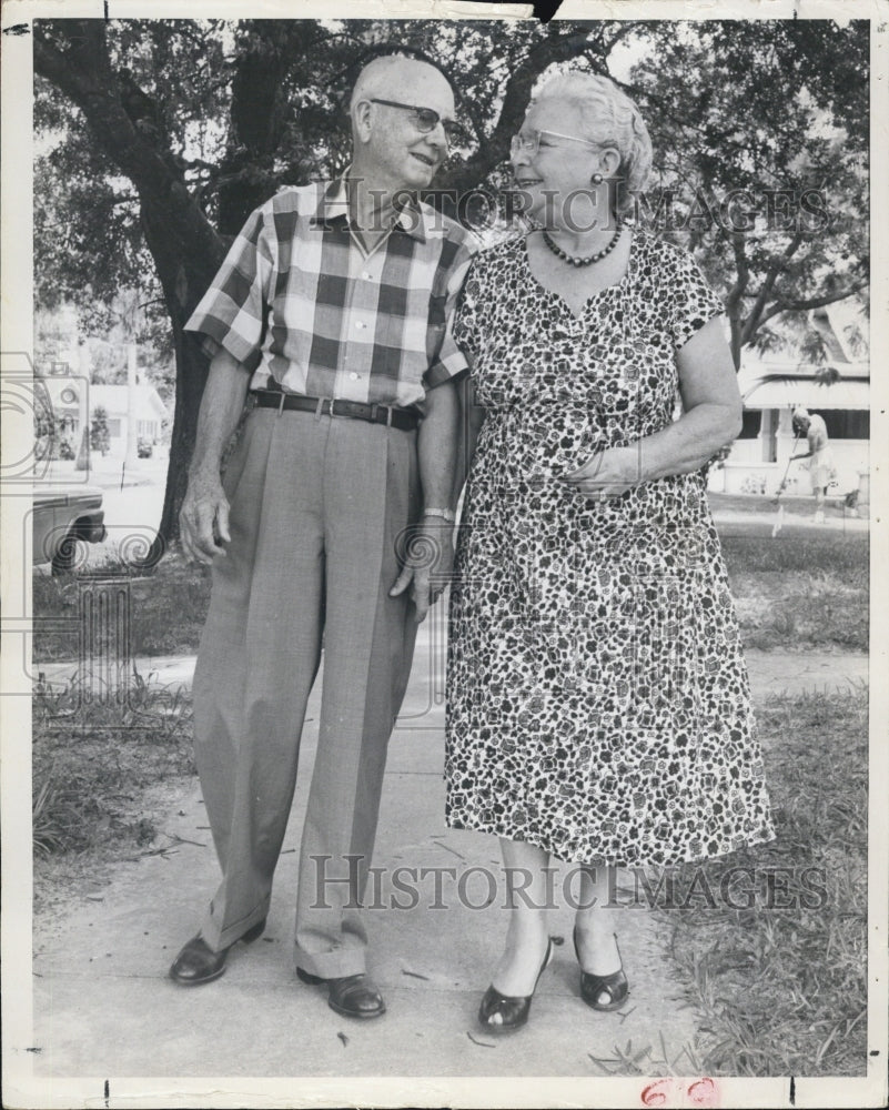 1959 Press Photo Old Couple walking. - RSJ06757 - Historic Images