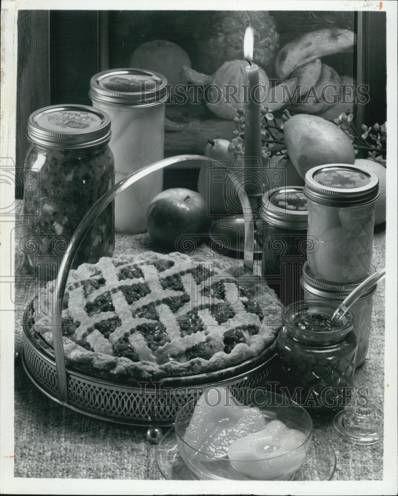 1976 Press Photo Meat pie. - RSJ06785 - Historic Images