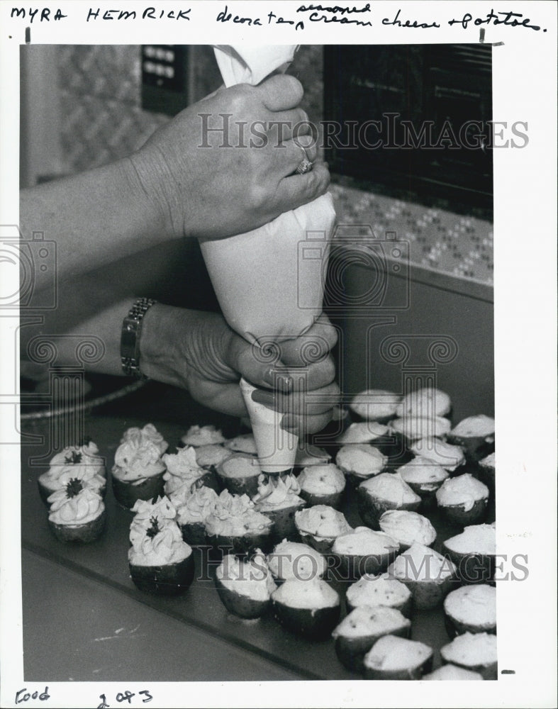 1986 Boiled potatoes with cream cheese topping.  - Historic Images