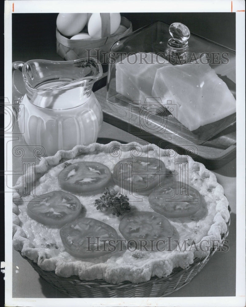 1976 Press Photo Pies on top with cheese. - Historic Images