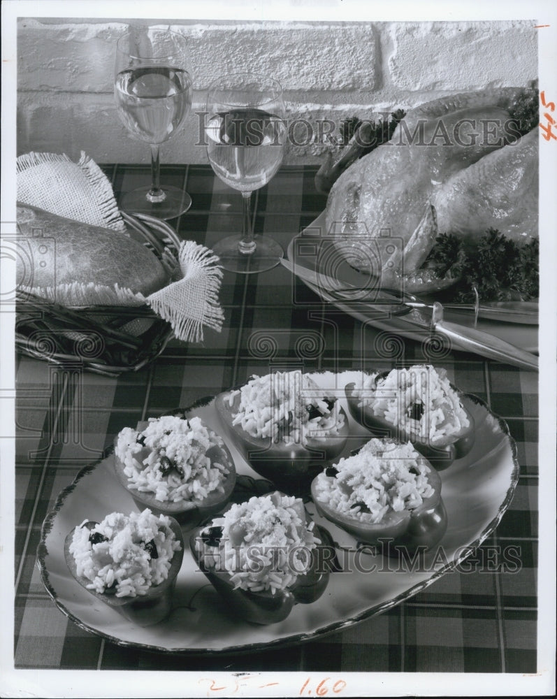 1973 Press Photo Green peppers stuffed with olives,tomatoes and Parmesan cheese - Historic Images