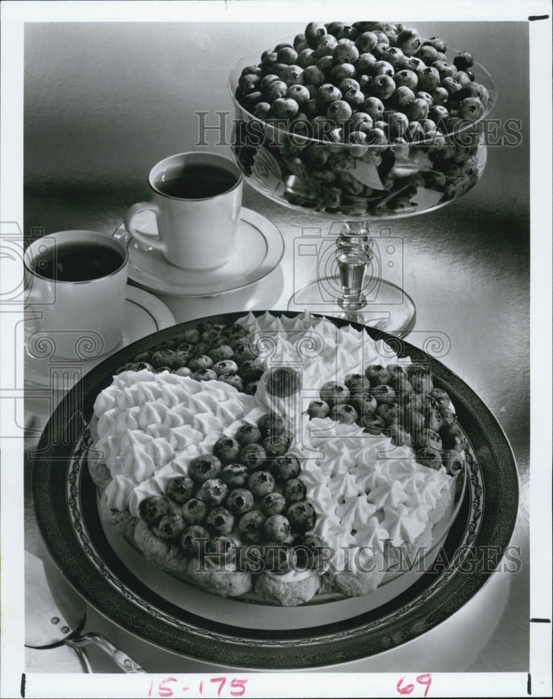 1986 A picture of Blueberry Lemon chiffon pie-Historic Images