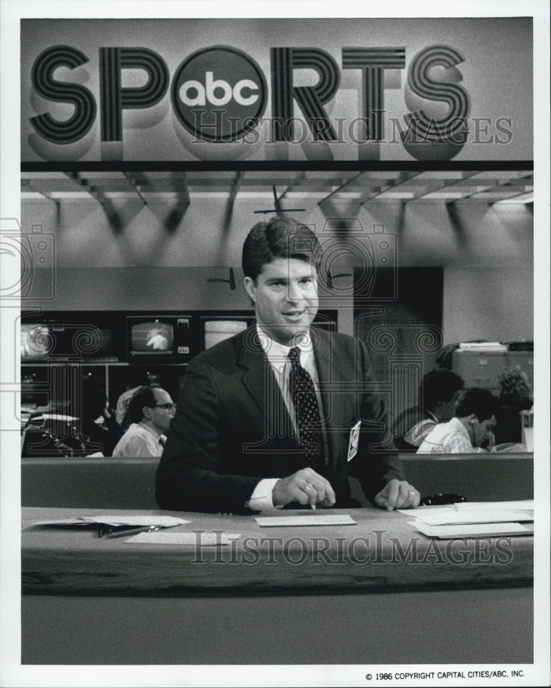 1986 Press Photo Sportscaster Jim Lampley for ABC Sports - RSJ07153 - Historic Images