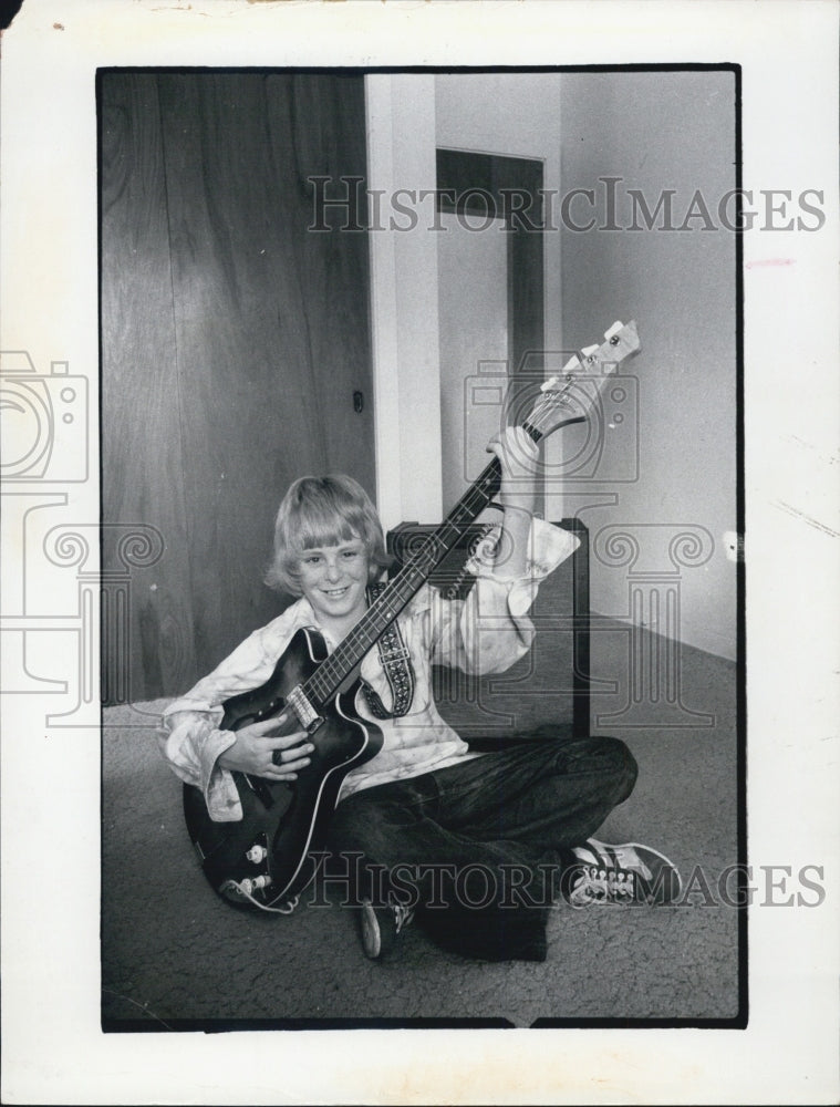 1974 Press Photo Guitars Teen Playing Guitar - RSJ07327 - Historic Images