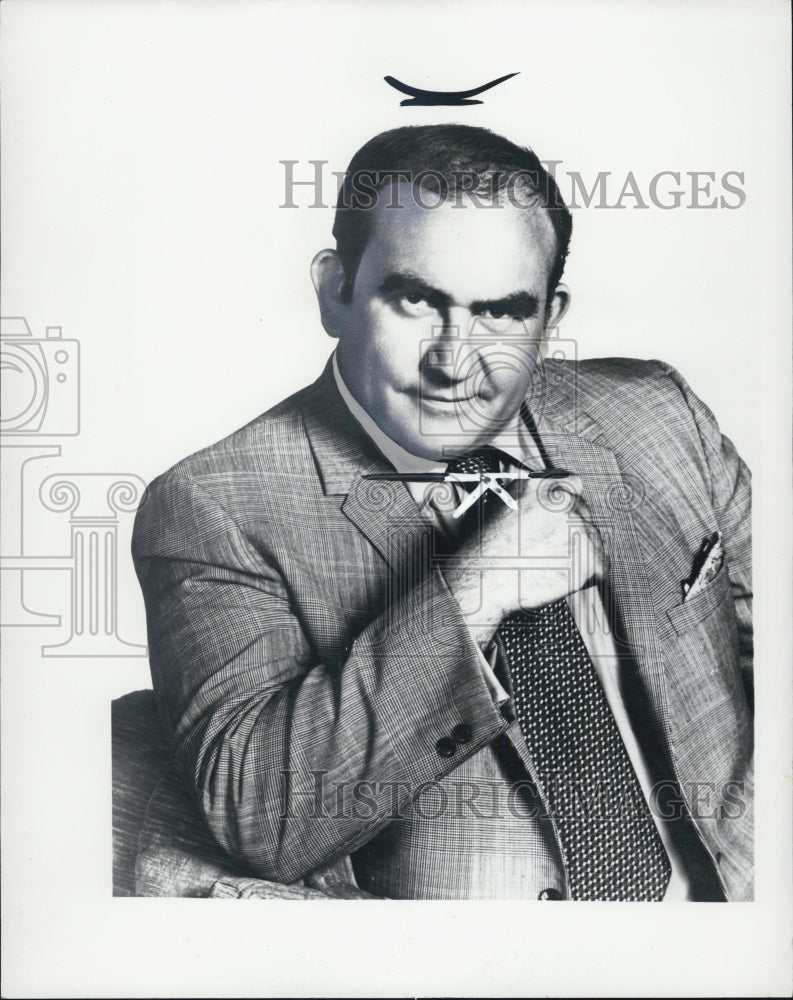 1975 Press Photo Edward Asner the man in the picture - Historic Images