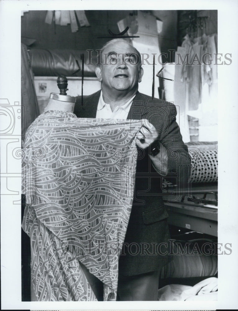 1985 Press Photo Ed Asner Stars In Off The Rack - RSJ07379 - Historic Images