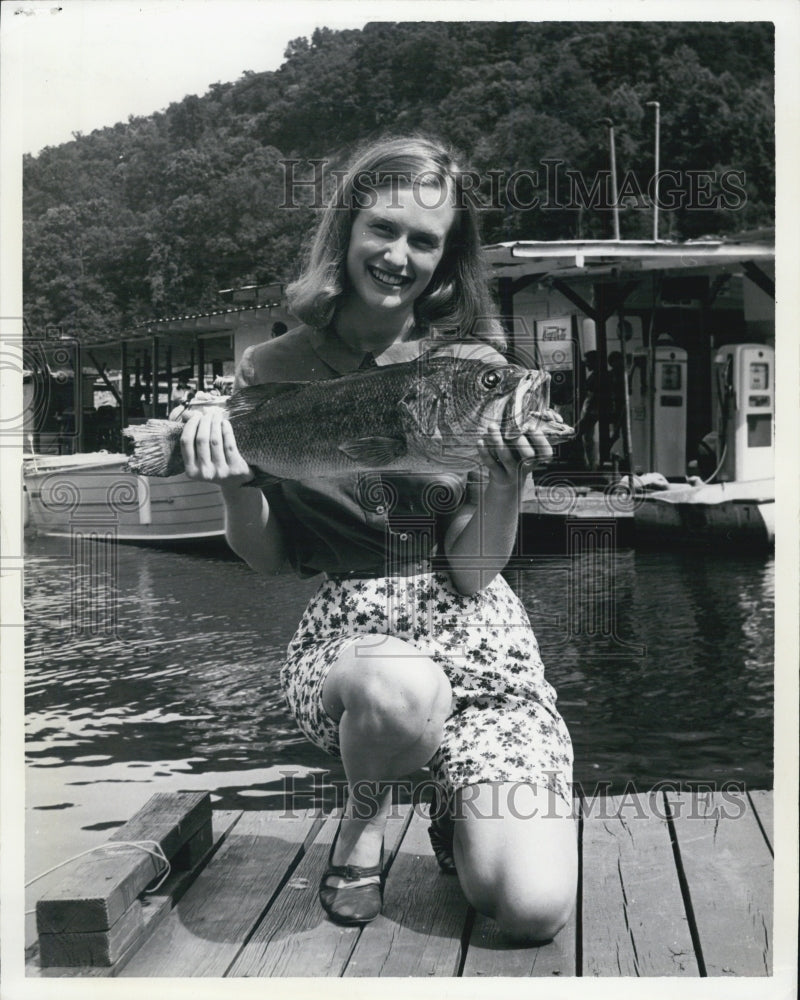 Press Photo Miss Melda Goldfinch Displays Largemouth Bass Caught At Fontana Lake - Historic Images