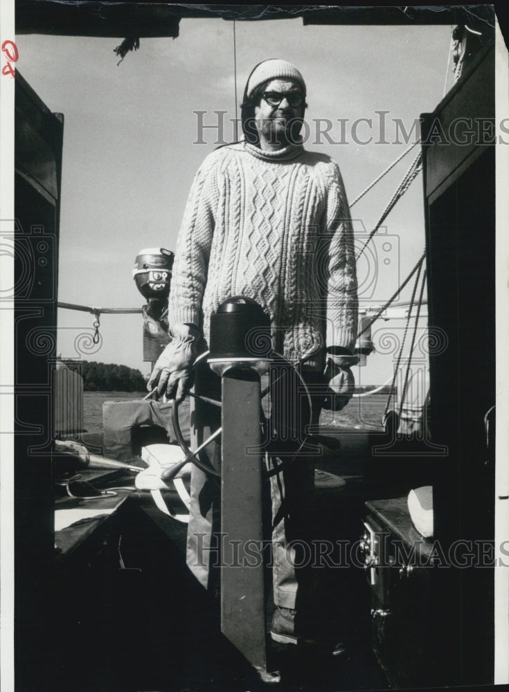 1977 Press Photo Sid Moody Associated Press writer.Intracostal waterway. - Historic Images