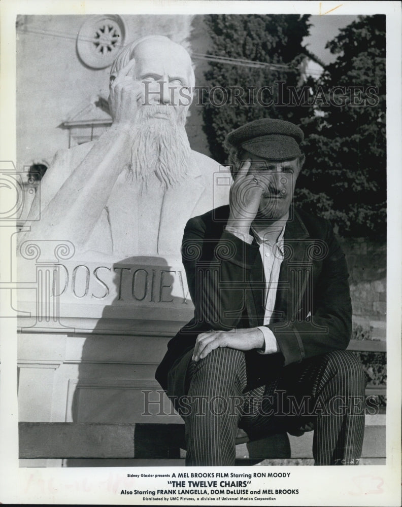 1971 Press Photo Ron Moody in &quot;The Twelve Chairs&quot; - Historic Images