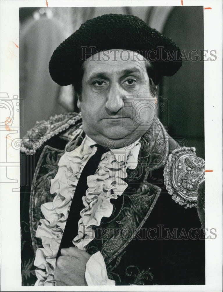 1974 Press Photo Al Molinaro in &quot;The Odd Couple&quot; - RSJ07891 - Historic Images