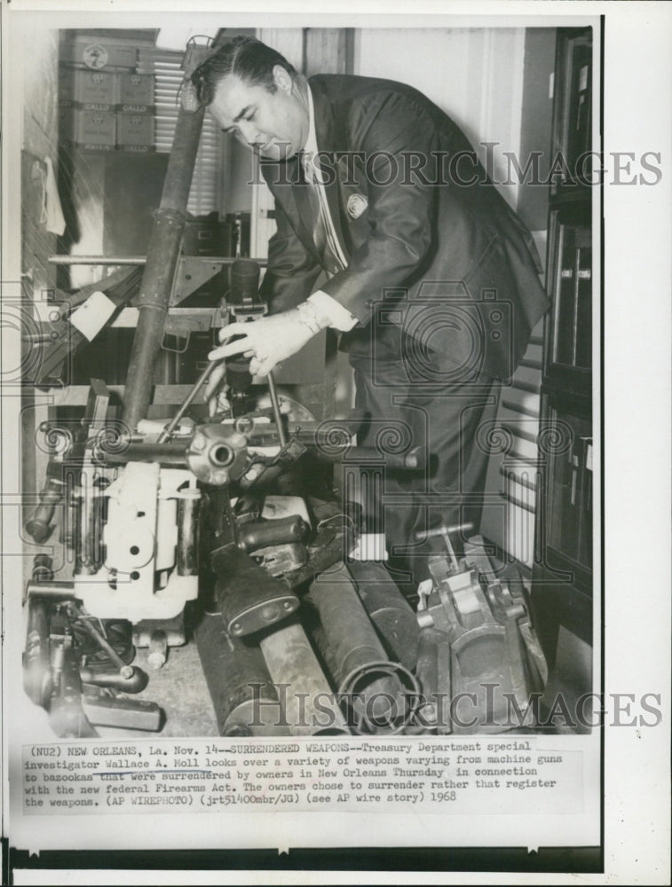 1968 Press Photo Wallace A. Moll Treasurey Department Special Investigator - Historic Images