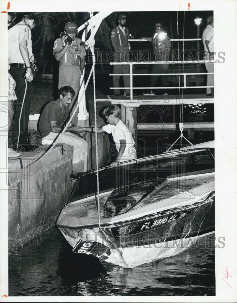 1986 Press Photo John Jay Lomen Driver of Speedboat after crash - RSJ08249 - Historic Images