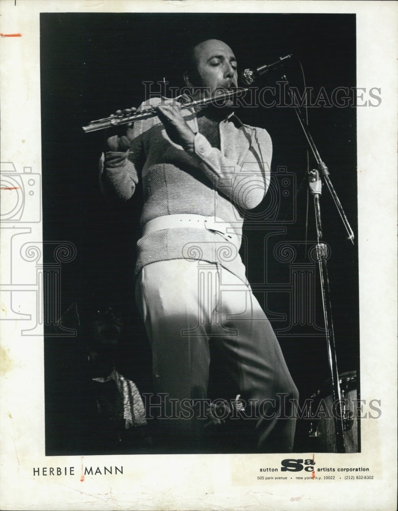 1981 Press Photo Herbie Mann Jazz Musician Plays The Flute - Historic Images