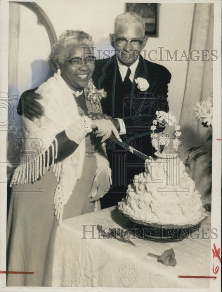 1956 Press Photo Bishop &amp; Mrs Joseph Manning After Wedding - Historic Images