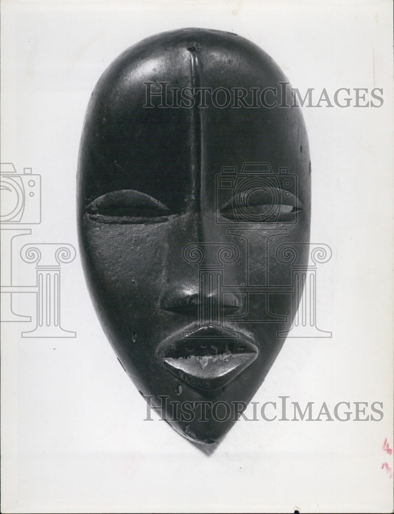 Press Photo Visual Arts dancers masks performance art entertainment - Historic Images
