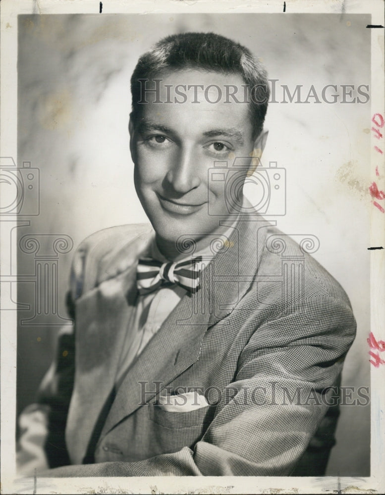 1953 Press Photo Garry Moore on &quot;Arthur Godfrey&#39;s Talent Scouts&quot; - RSJ08609 - Historic Images