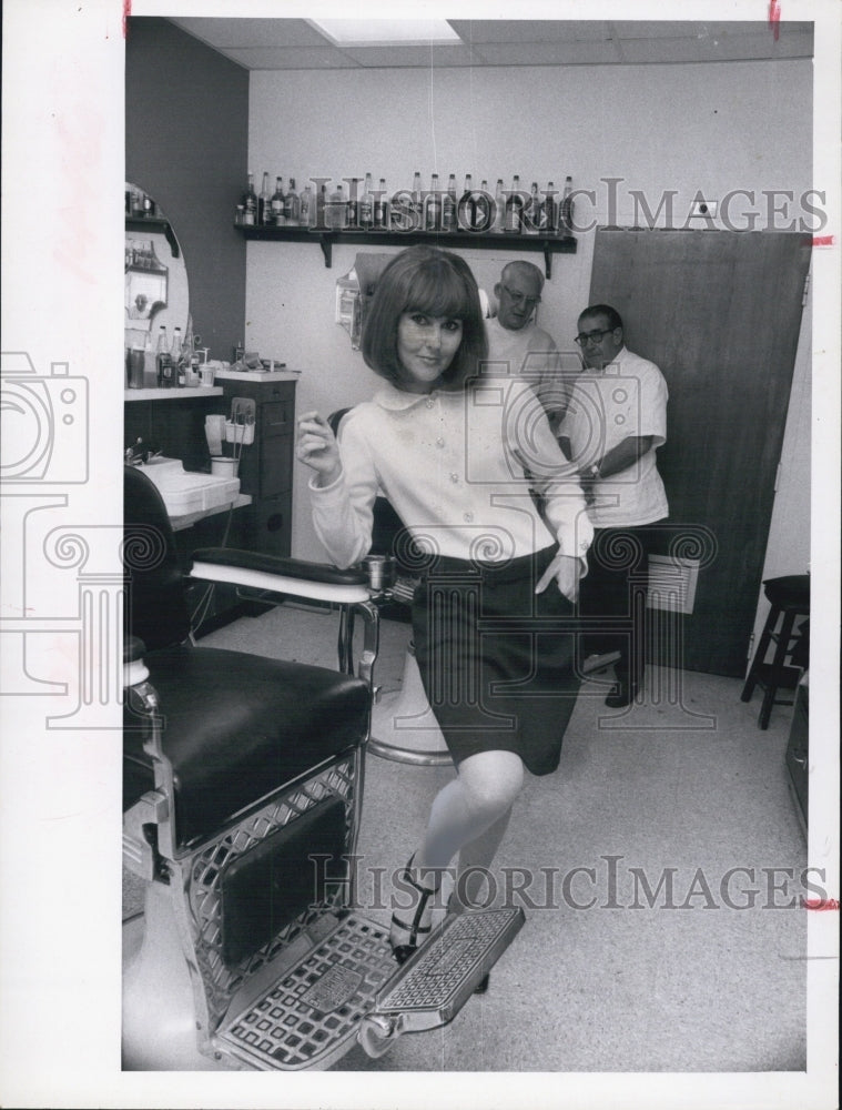 1967 Press Photo Fashion model Beverly Manuel - Historic Images