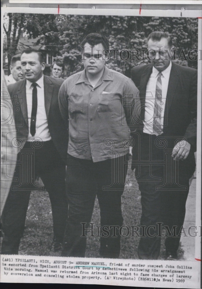 1969 Press Photo Andrew Manuel Friend Of Suspect Escorted To Court - Historic Images