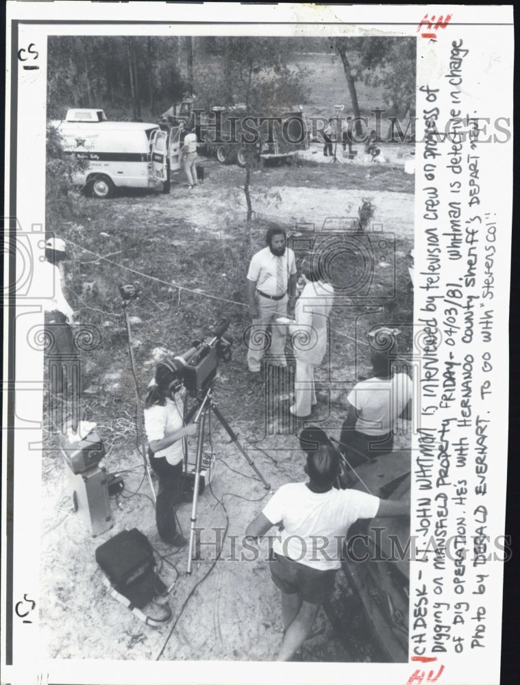 1981 Press Photo Spring Hill Murder Site Lt. John Whitman Investigator - Historic Images