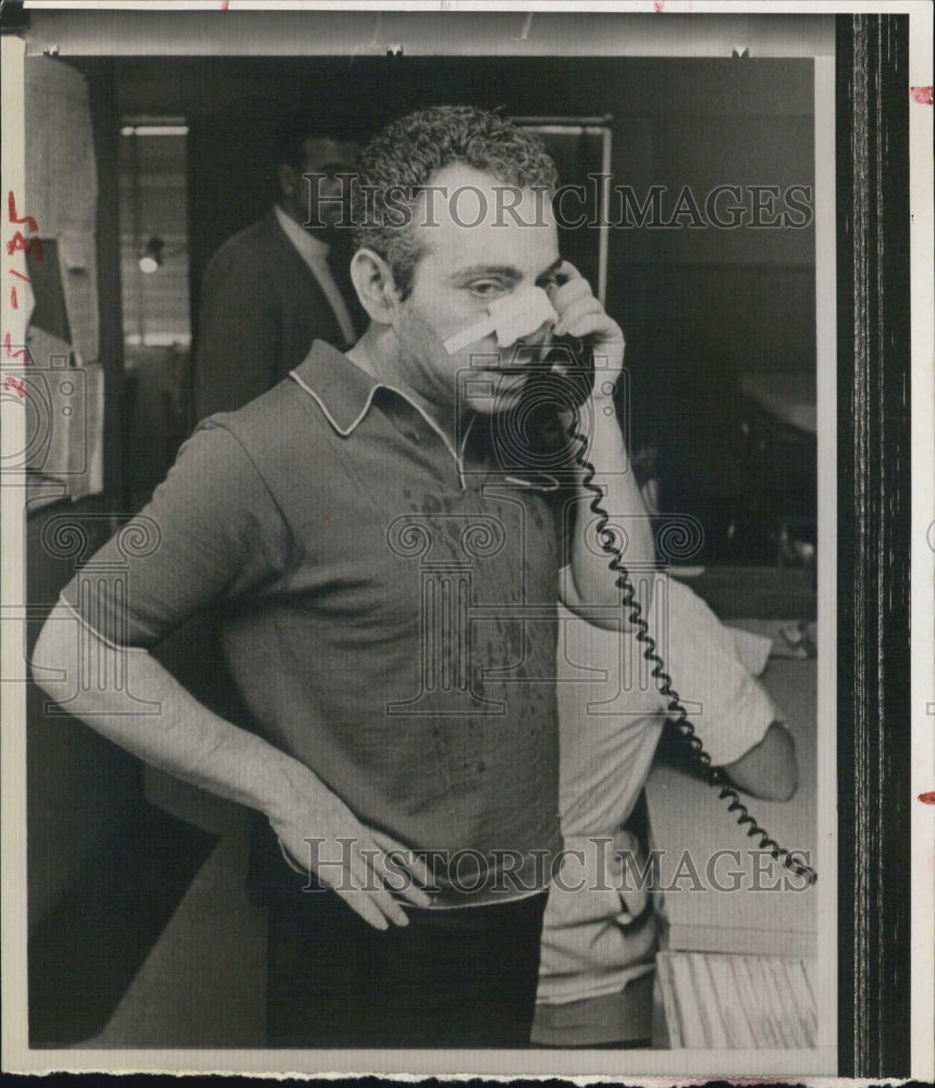 1967 Press Photo Comedian Jackie Mason Slugged - RSJ08767 - Historic Images