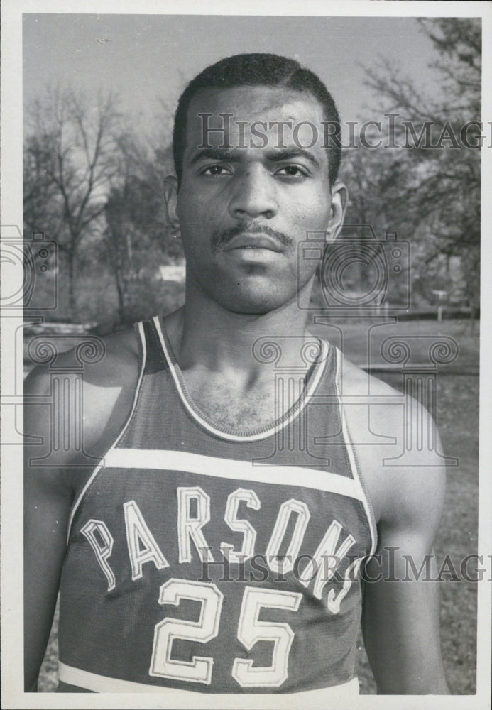 1967 Press Photo Roland Rooks of Parsons College basketball - RSJ08903 - Historic Images