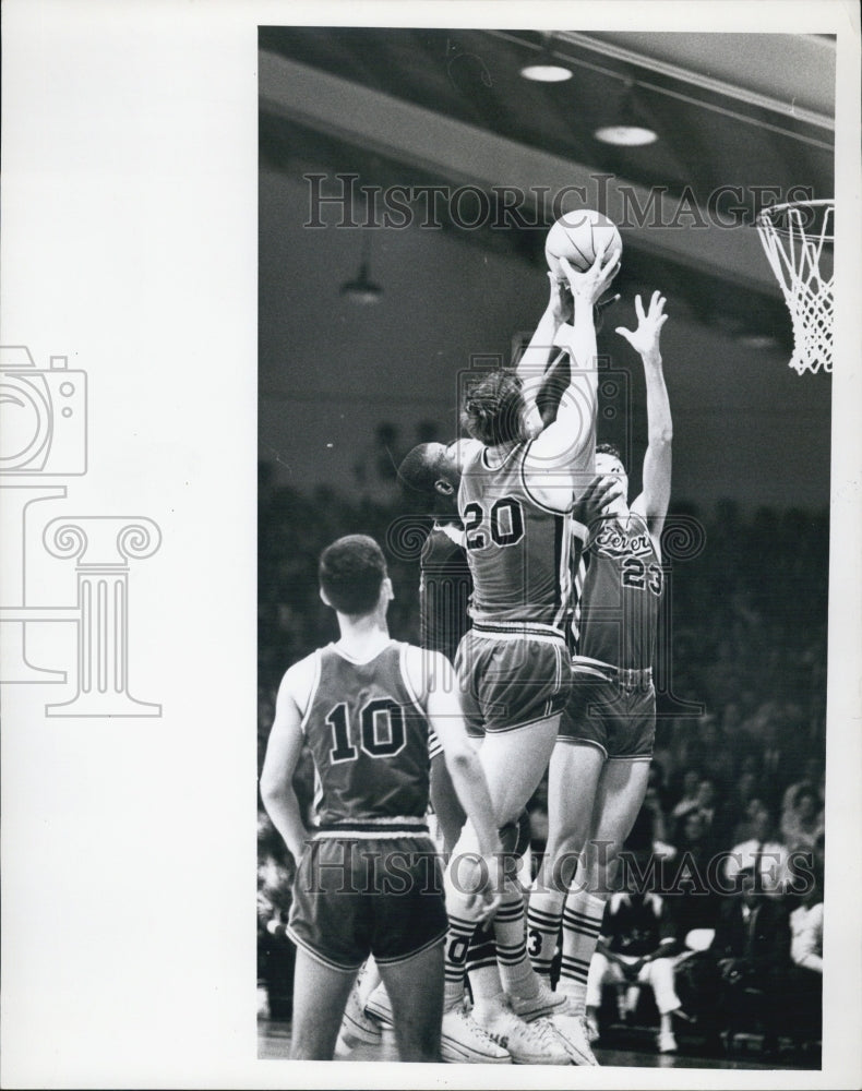 1967 Press Photo Basketball game Hillsborough High on court - RSJ08939 - Historic Images