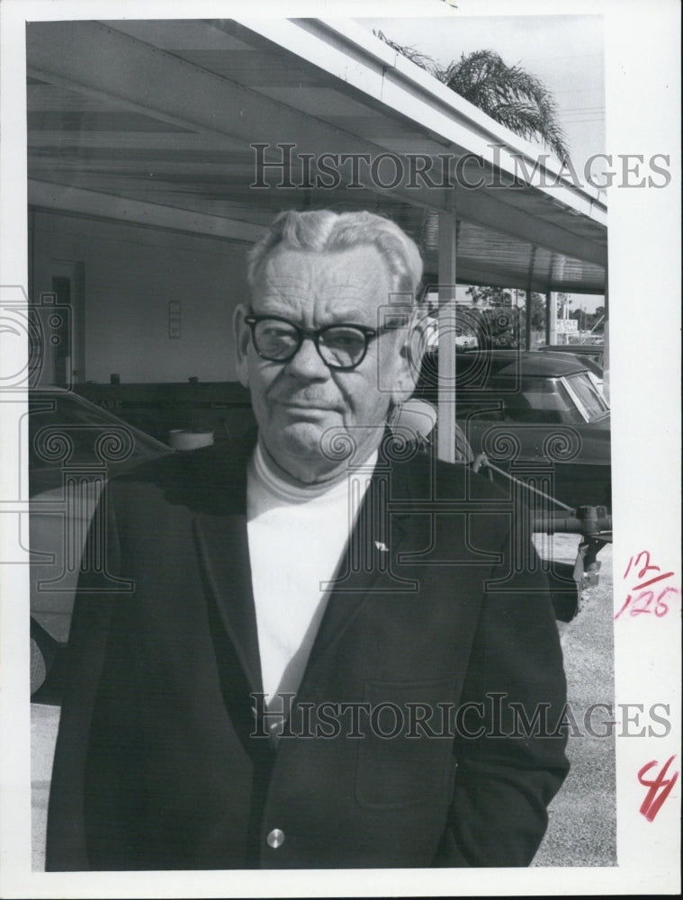 1971 Press Photo Pasadena California Mayoral Candidate Theo Haller - Historic Images