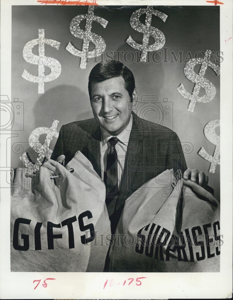 1969 Press Photo Monty Hall on &quot;Let&#39;s Make A Deal&quot; - RSJ09007 - Historic Images