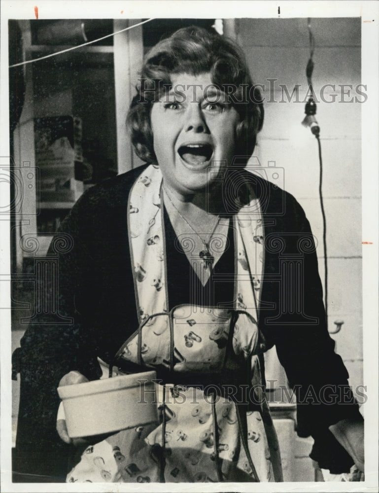 1974 Press Photo Shelley Winters in &quot;What&#39;s the Matter With Helen?&quot; - RSJ09237 - Historic Images