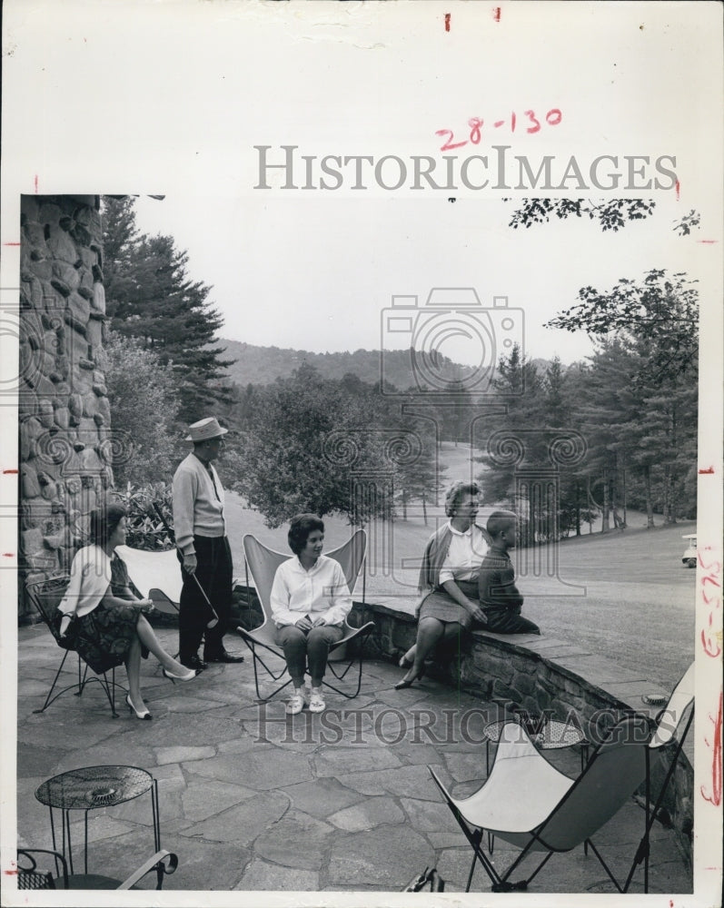 1968 Press Photo Bruce Watters house on golf course - Historic Images